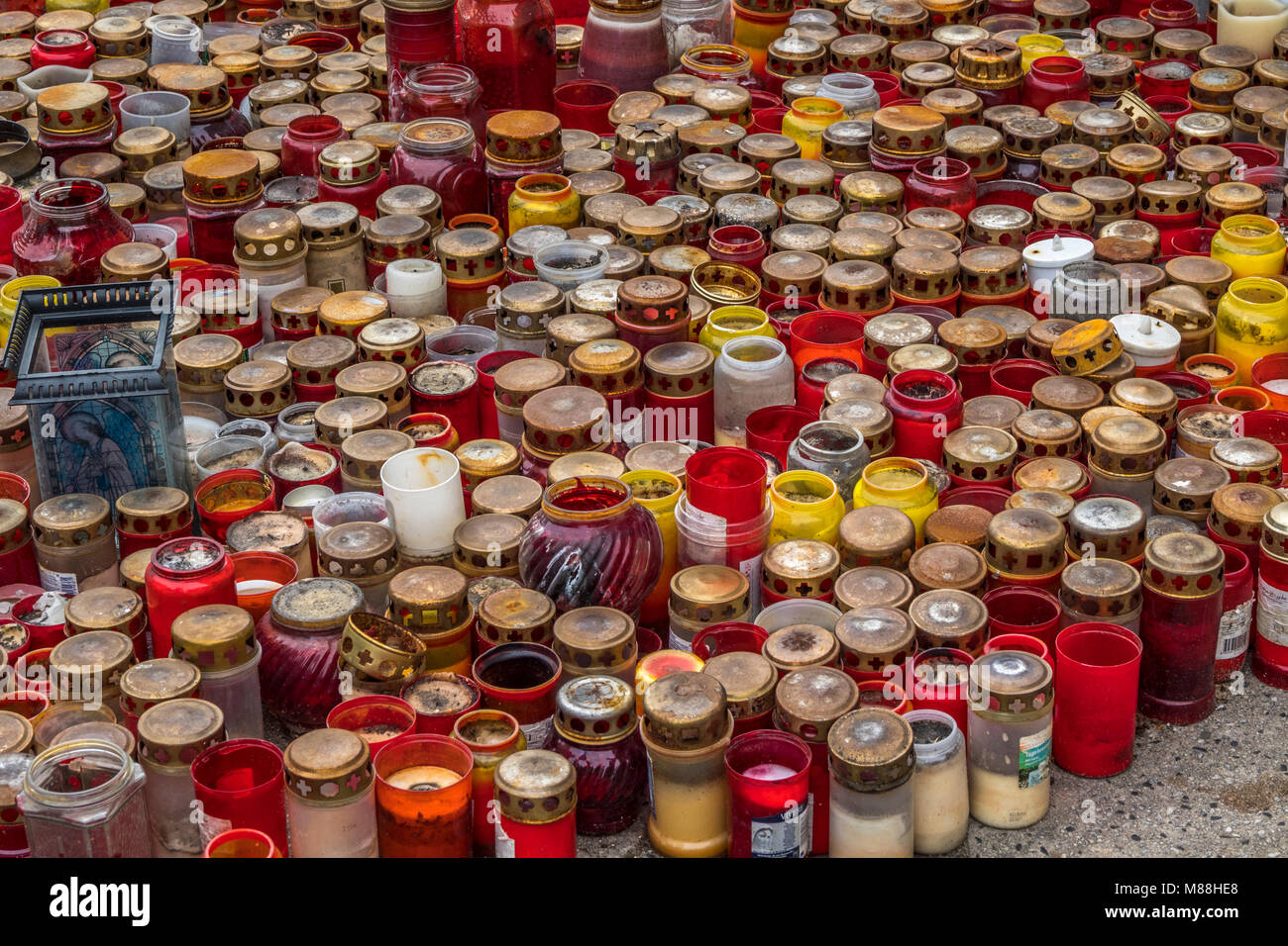Memorial candele alla Kaiser Wilhelm Memorial Church, Breitscheidplatz, Berlino, Germania. Foto Stock