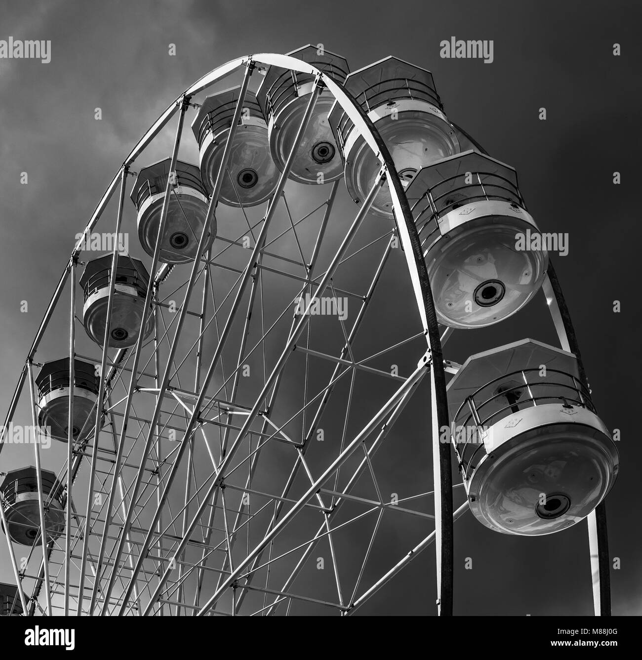 Bianco e nero ruota panoramica Ferris Foto Stock