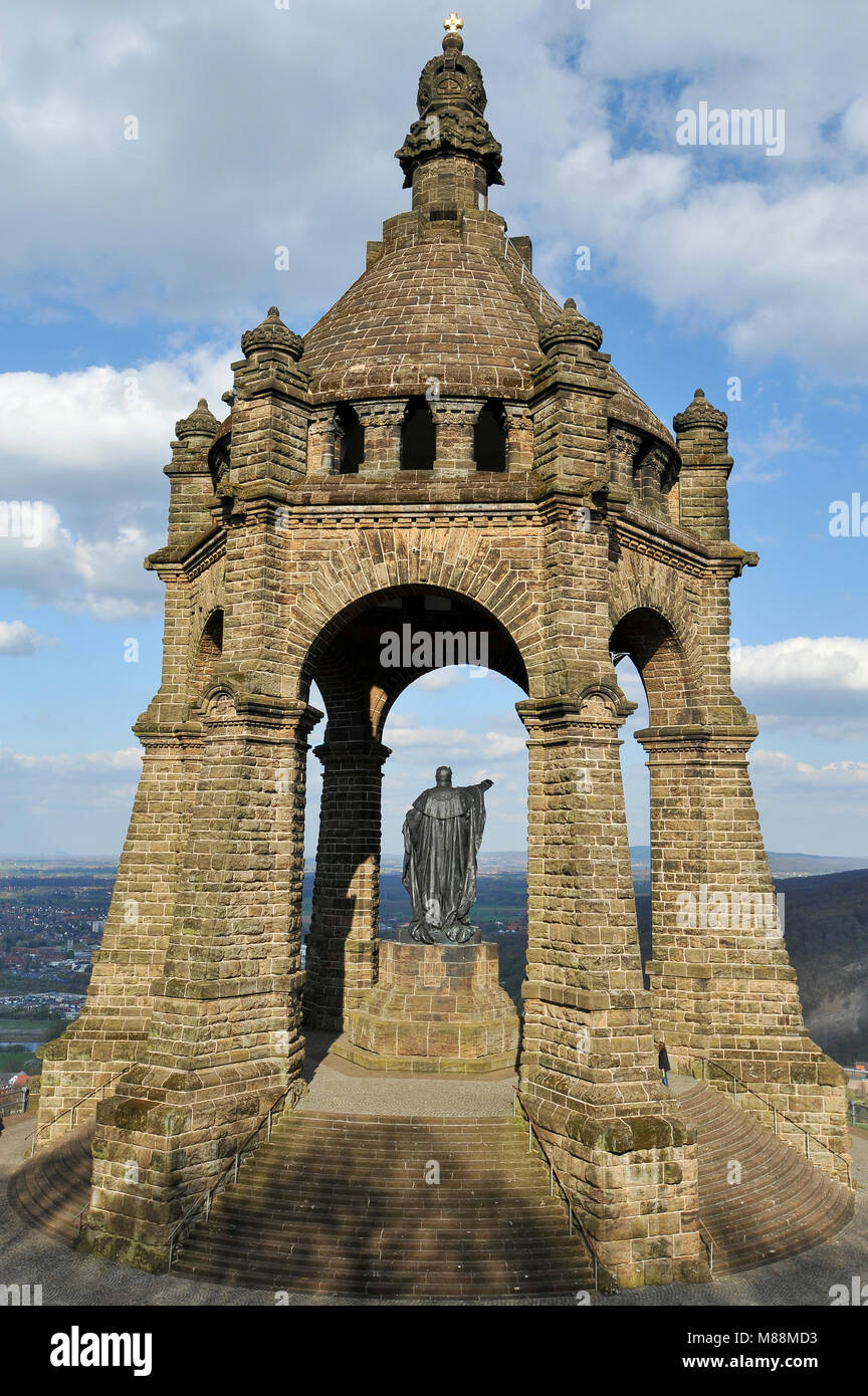 88 metri heigh Kaiser Wilhelm Denkmal (Imperatore Guglielmo monumento) 1892-1896 progettate da Bruno Schmitz e Kaspar von Zumbusch per onorare Wilchelm IO Foto Stock