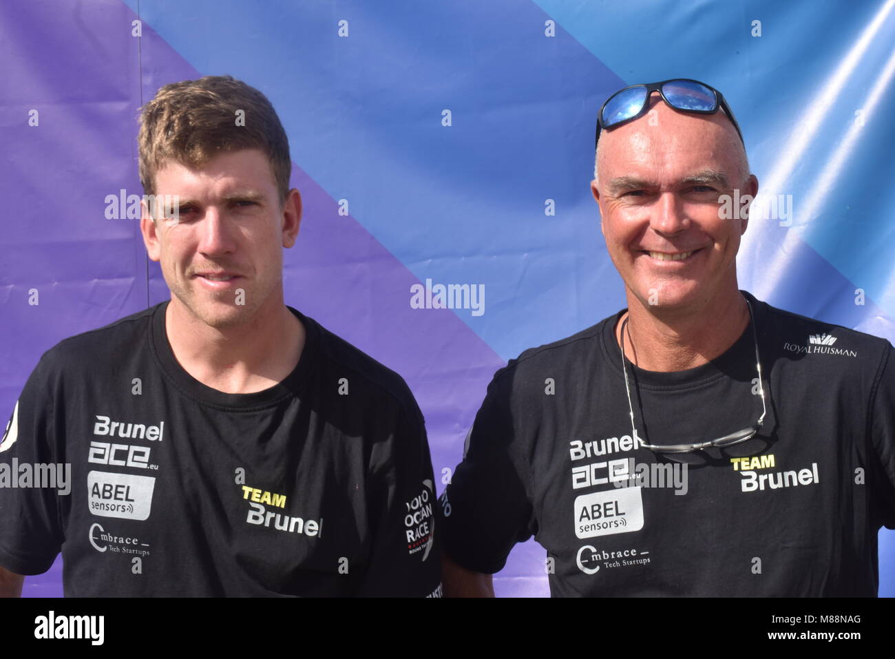 Auckland, Nuova Zelanda. 16 Mar, 2018. Nuova Zelanda sailor Pietro Slappolatura(L) e skipper Bouwe Bekking(R) di Tem Brunel del Team Brunel dopo la partenza conferenza stampa al viadotto del porto di Auckland il Mar16, 2018. La Volvo Ocean Race è una gara di yacht in tutto il mondo, che si tiene ogni tre anni. Auckland è una delle dodici città ospitanti il giro del mondo e del percorso è il decimo tempo in gara ha restituito a questo iconico "Città delle Vele". Credito: Shirley Kwok/Pacific Press/Alamy Live News Foto Stock