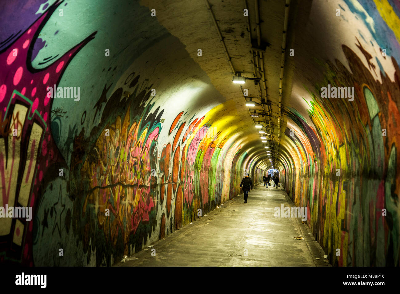 New York tunnel della metropolitana riempito con graffiti Foto Stock