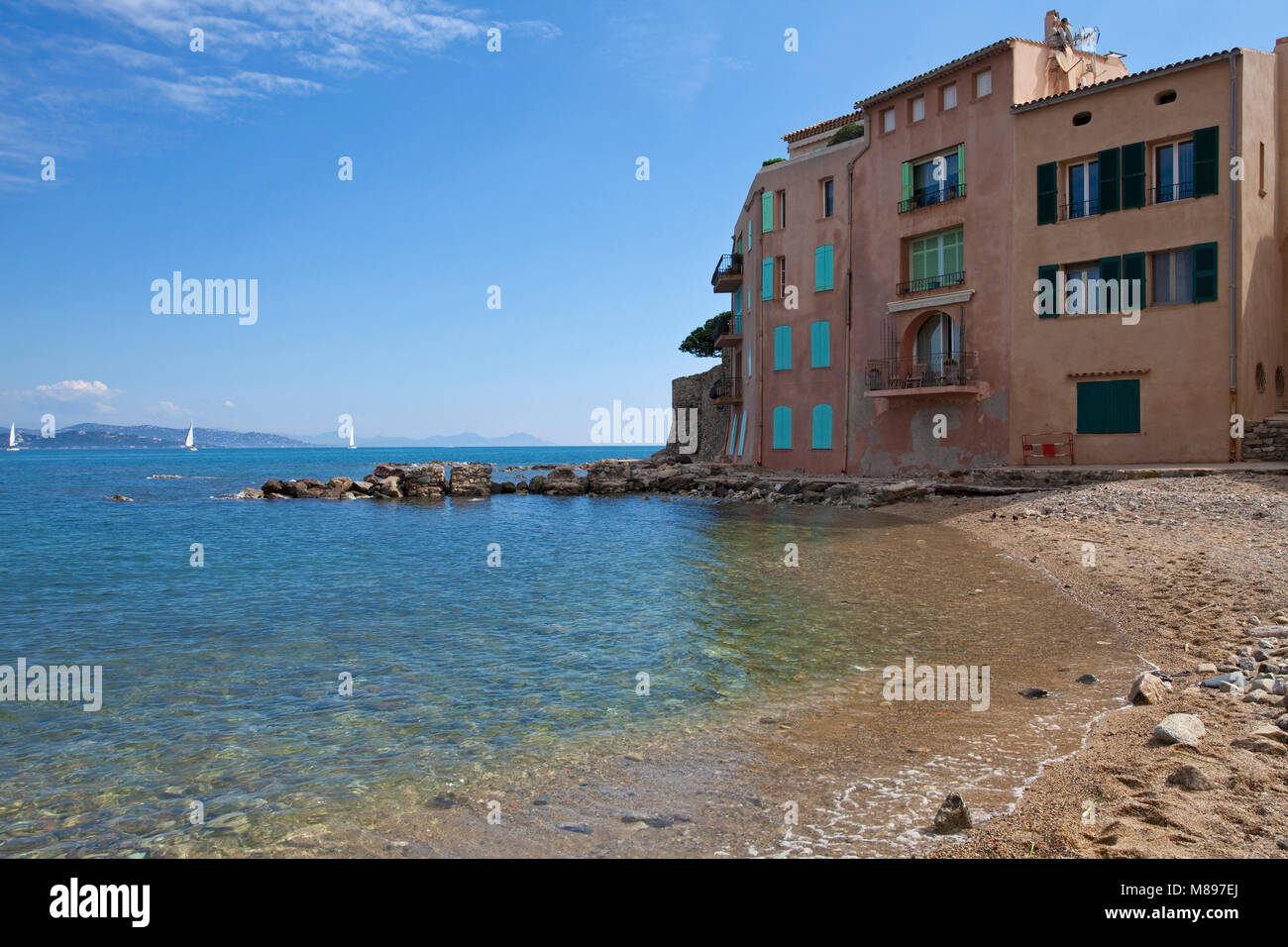Plage de La Ponche, spiaggia betweenn Tour du Portalet e la Tour Vieille, Saint-Tropez, riviera francese, il sud della Francia, Cote d'Azur, in Francia, in Europa Foto Stock