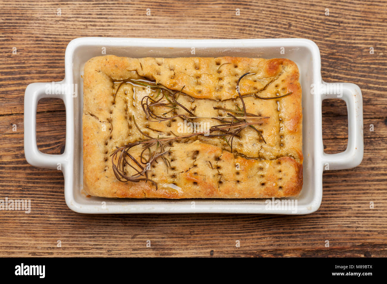 Focaccia italiana su legno Foto Stock