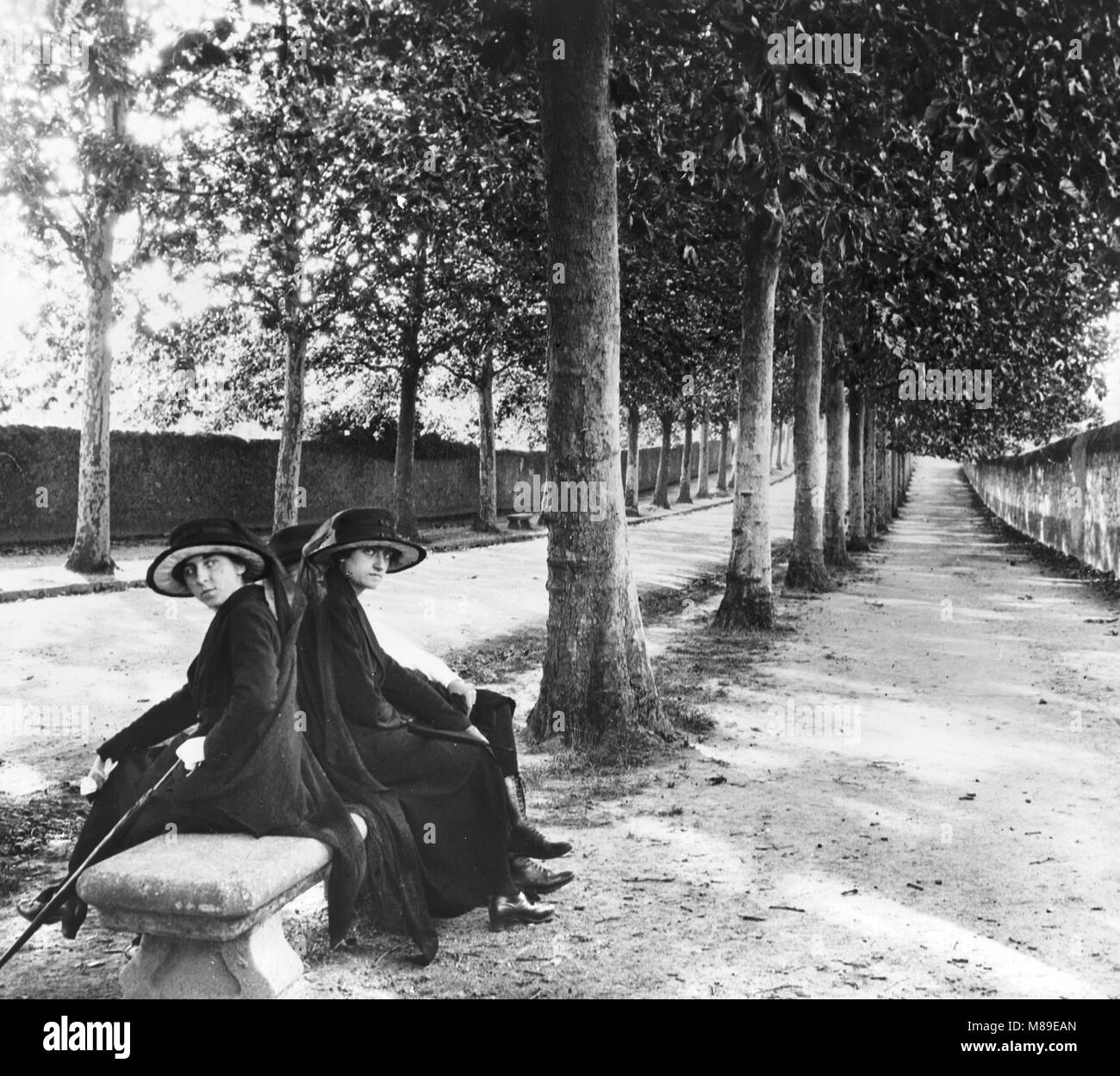 Una panchina nel parco, Parigi, Francia, 1907 Foto Stock