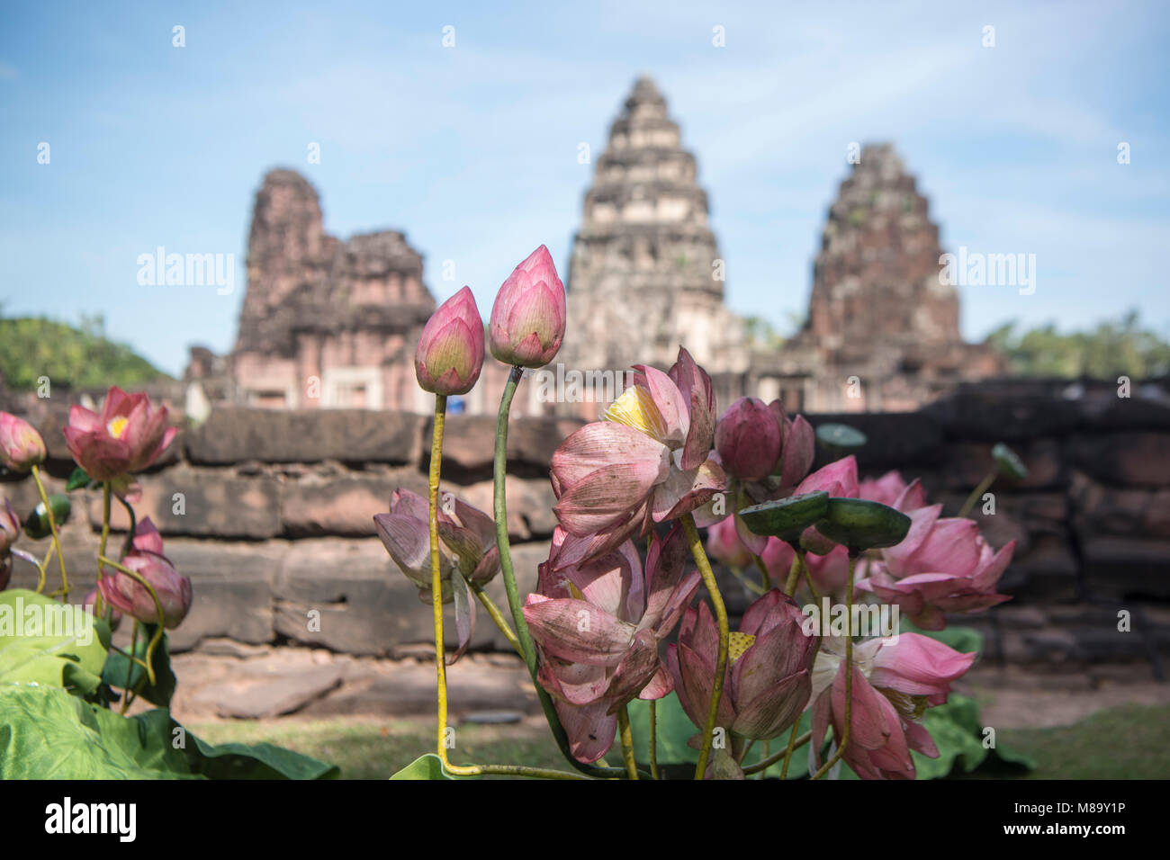 Il tempio Khmer rovine di Phimai parco storico presso il Festival di Phimai nella città di Phimai in Provinz Nakhon Ratchasima in Isan in Thailandia Foto Stock