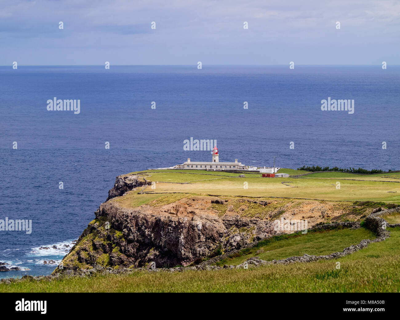 Farol de Albernaz, faro, Ponta do Albernaz, sull isola di Flores, Azzorre, Portogallo Foto Stock