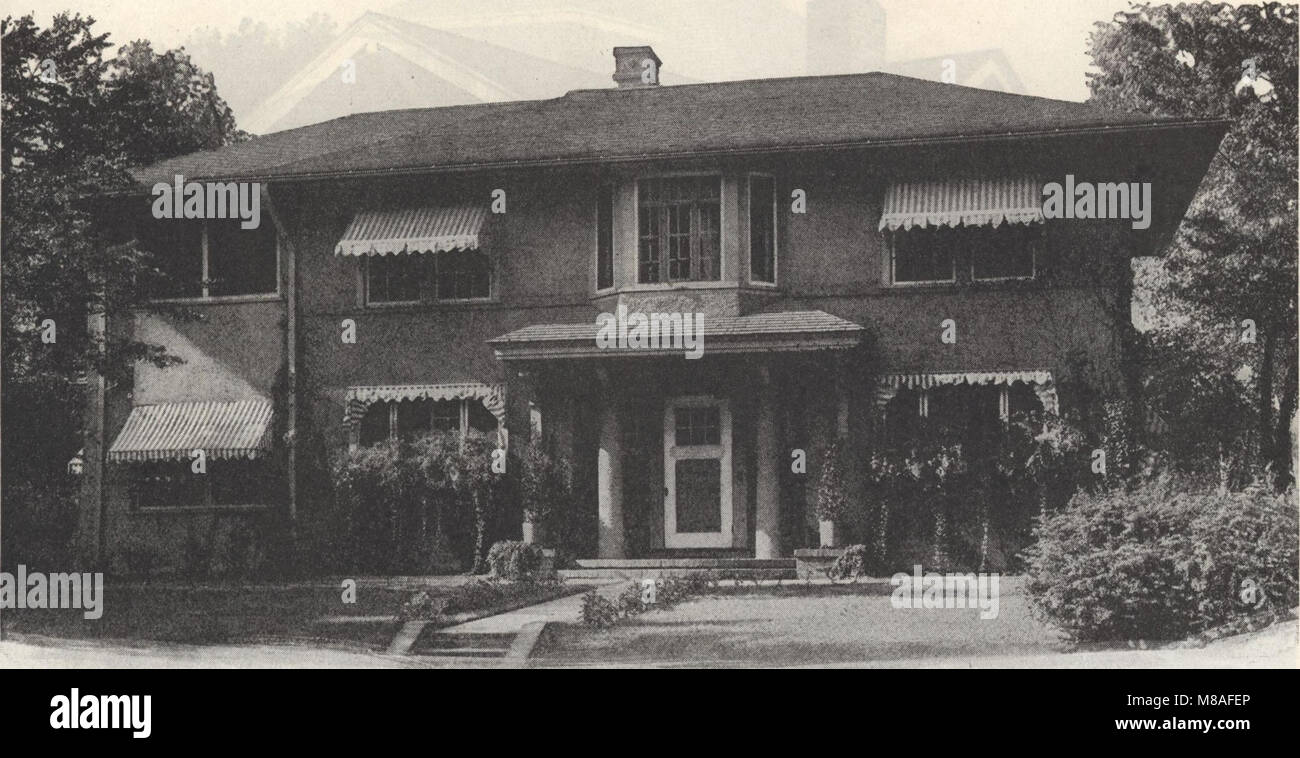 "Gordon-Van Tine Homes" (1921) presenta case prefabbricate prodotte da Gordon-Van Tine, sottolineando i progetti architettonici, i metodi di costruzione e l'evoluzione di alloggi a prezzi accessibili nell'America dei primi anni del XX secolo. Foto Stock