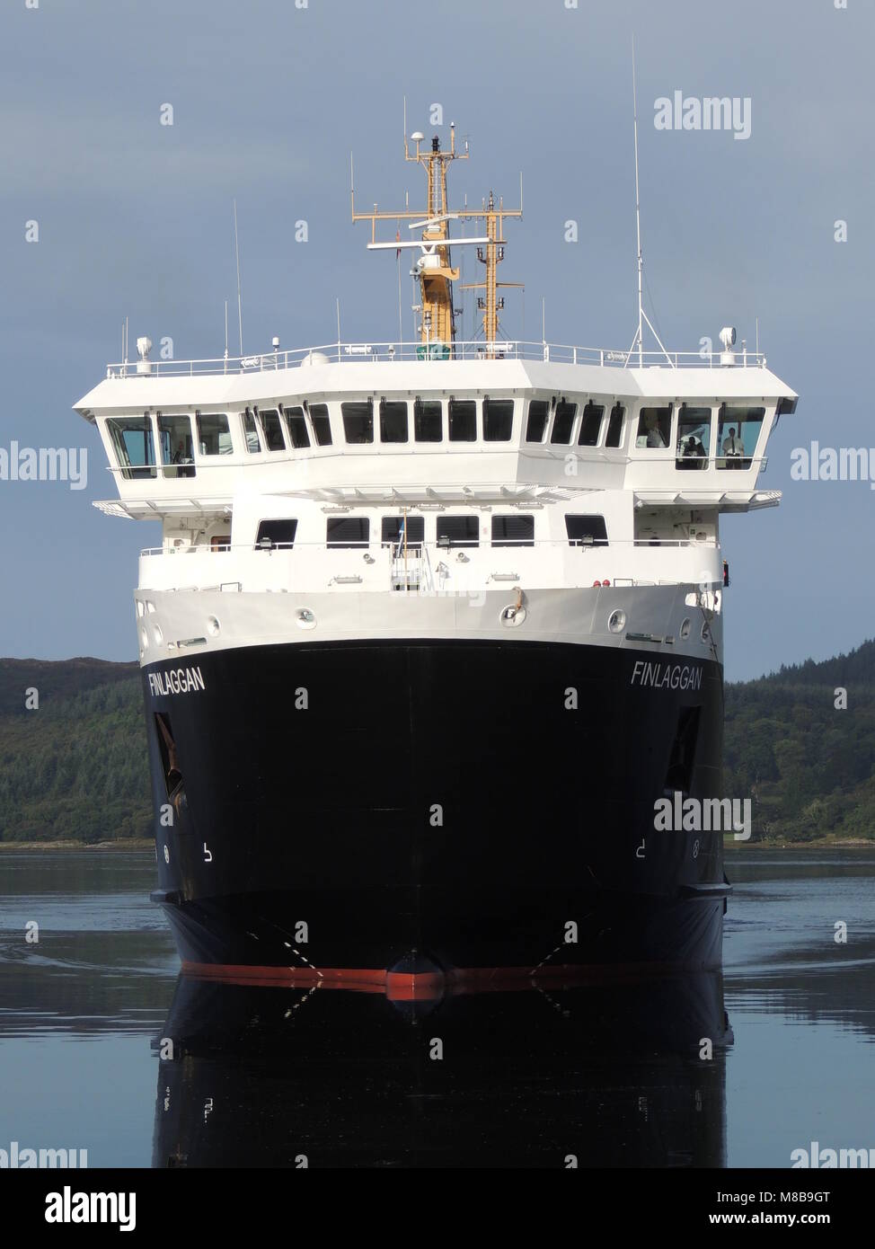 Caledonian MacBrayne's MV Finlaggan arrivando a Kennacraig Ferry Terminal sulla penisola di Kintyre in Argyll & Bute. Foto Stock