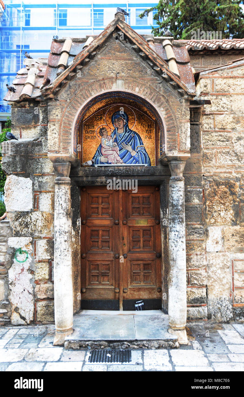 La chiesa di Panaghia Kapnikarea di Atene del centro città. Foto Stock