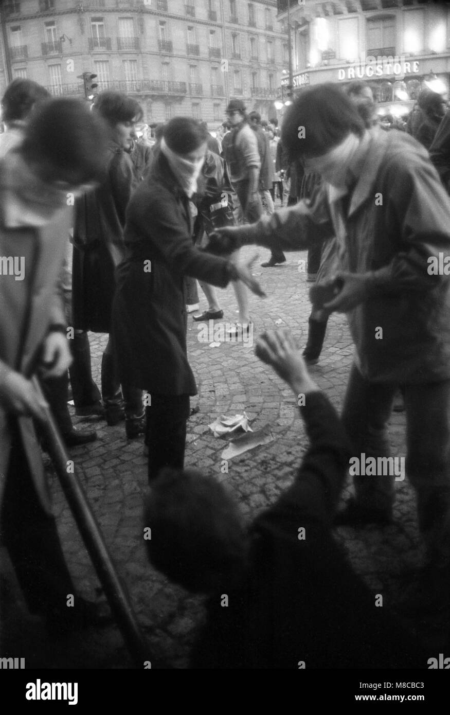 Philippe Gras / Le Pictorium - Maggio 68 - 1968 - Francia / Ile-de-France (Regione) / Parigi - i dimostranti nelle strade di Parigi Foto Stock