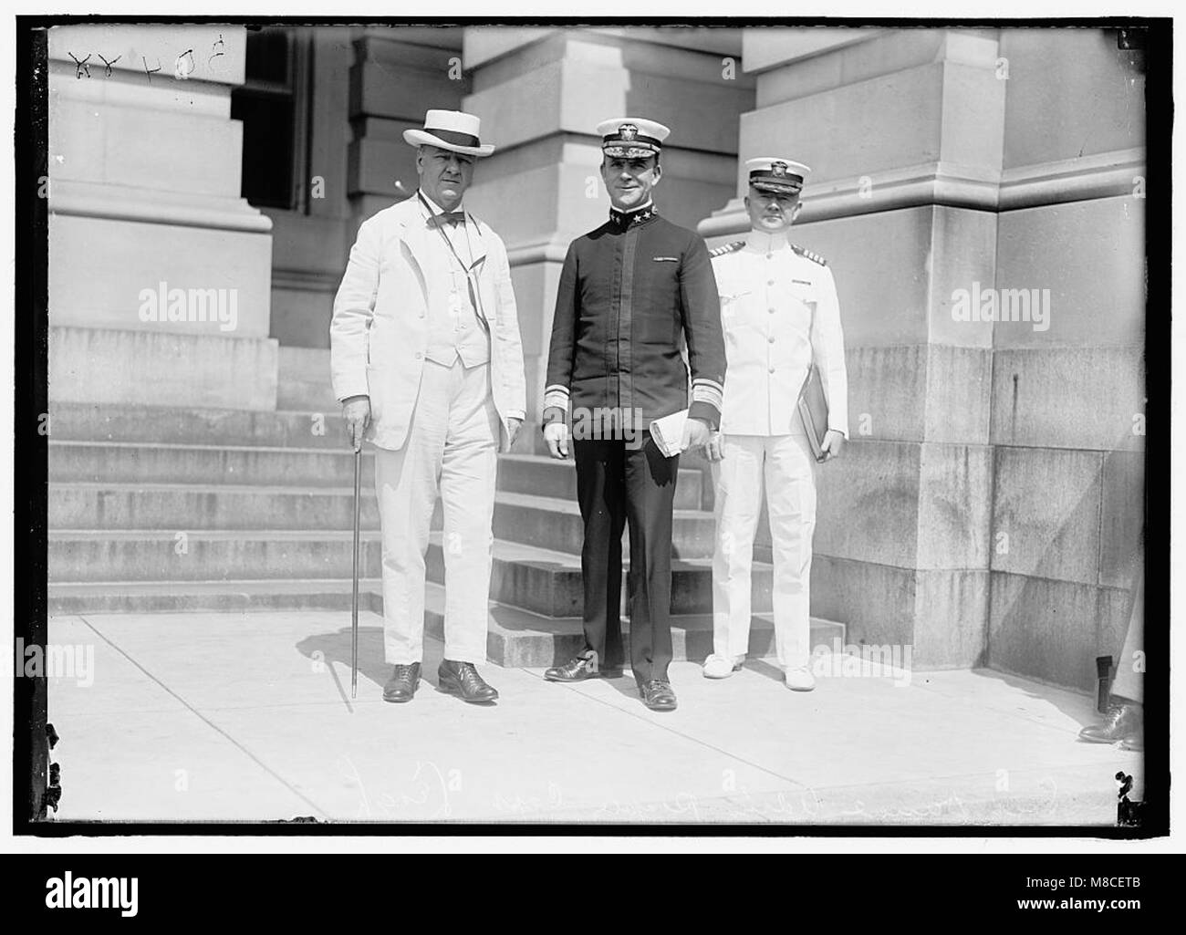 DANIELS, Josephus. Il segretario della Marina Militare, 1913-1921. A SINISTRA, CON L'ammiraglio gioia cristiana popoli e capitano RICHARD H. LEIGH LCCN2016870111 Foto Stock