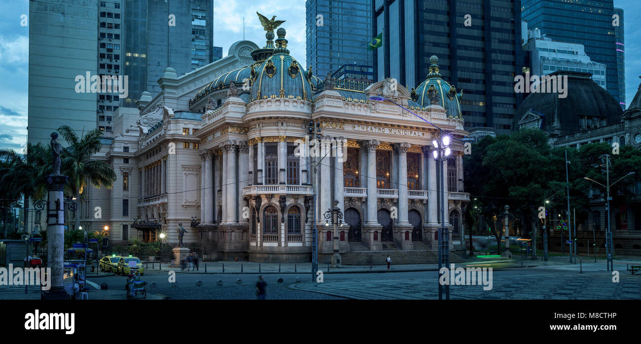 Rio de Janeiro, Brasile - 22 dicembre 2017: Theatro Municipal nel centro di Rio de Janeiro, città del Brasile Foto Stock