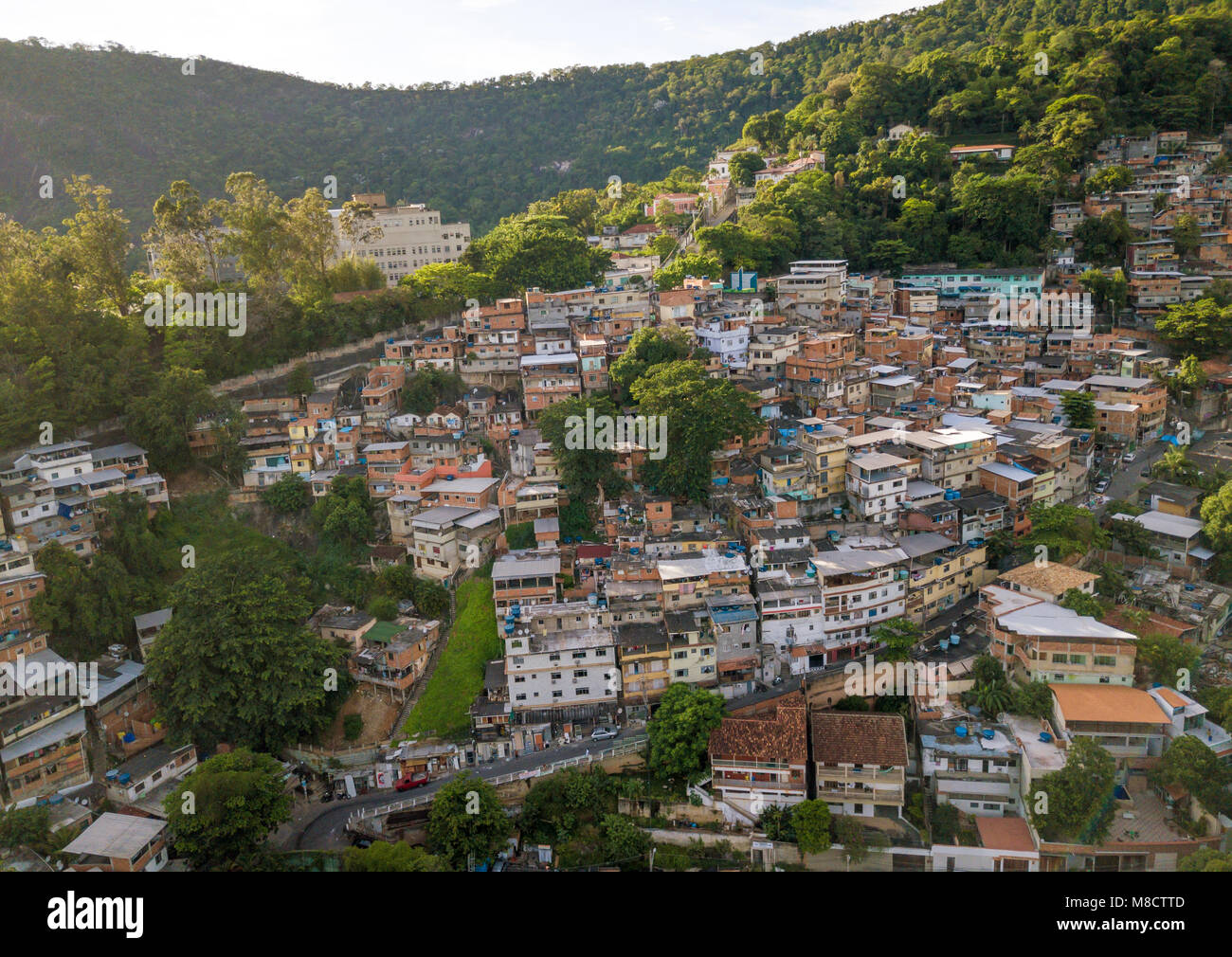 Vista aerea della Favela nel Cosme Velho a Rio de Janeiro in Brasile Foto Stock