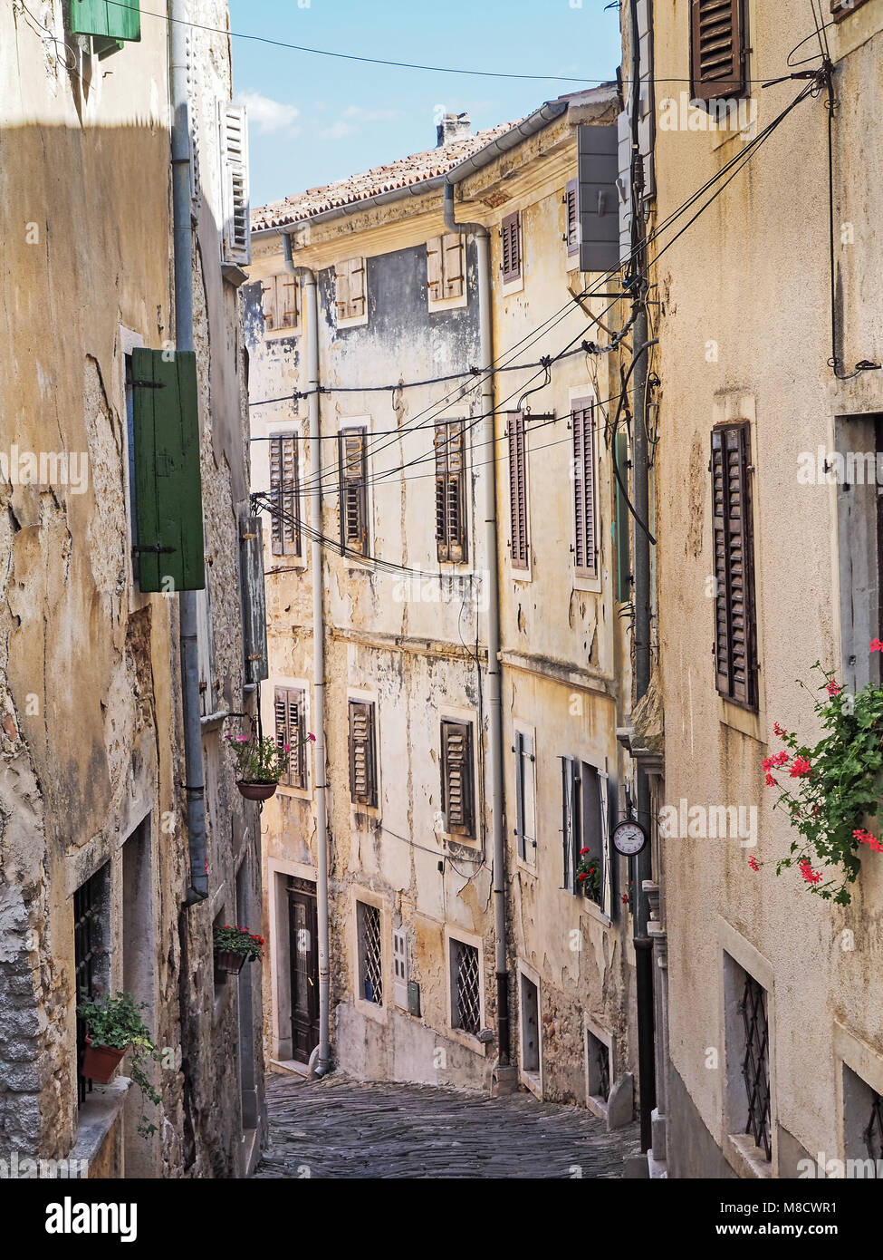 Vicolo nella vecchia città di Motovun in Istria, Croazia Foto Stock