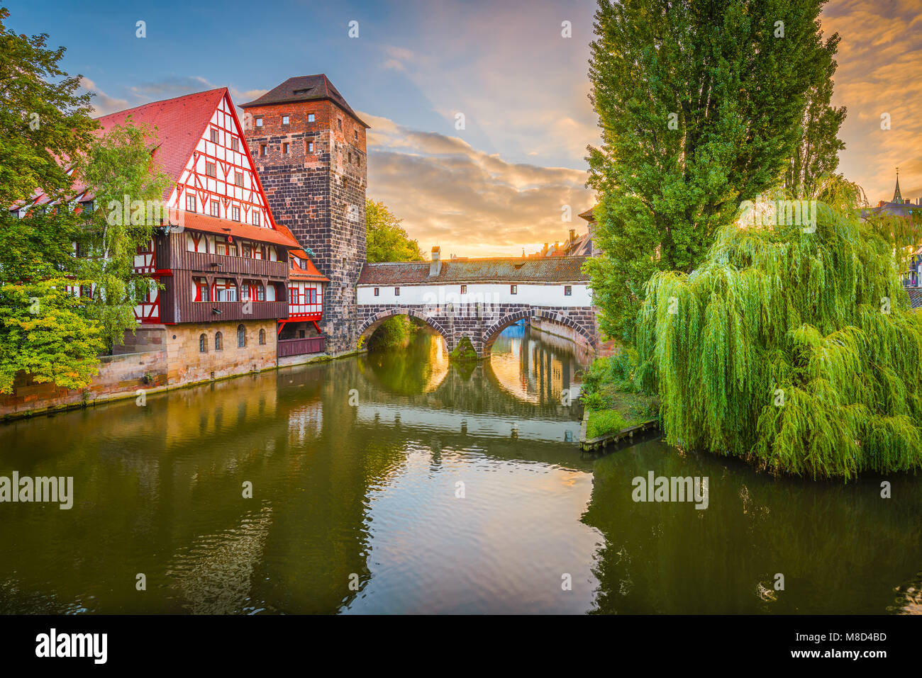 Norimberga in Germania presso l'impiccato il ponte sul fiume Pegnitz. Foto Stock