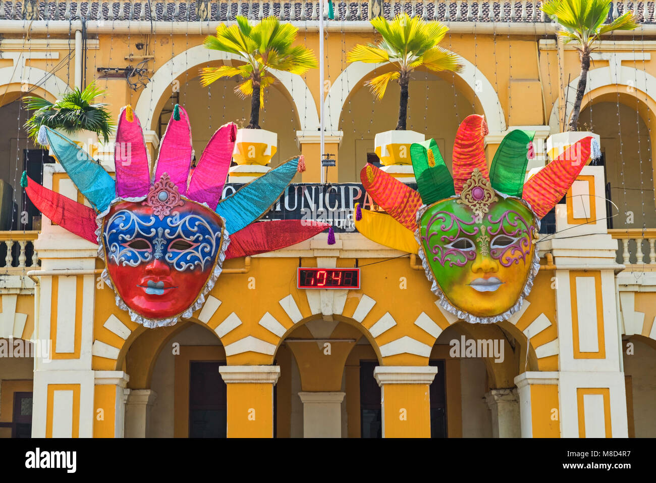 Town Hall con maschere di carnevale di Margao Goa in India Foto stock -  Alamy