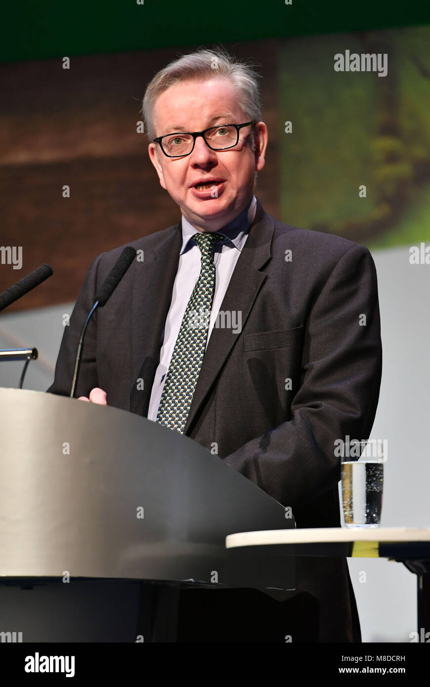Michael Gove MP il Segretario di Stato per l'ambiente, l'alimentazione e gli affari rurali (Ambiente Segretario) intervenendo alla conferenza NFU 2018. Foto Stock