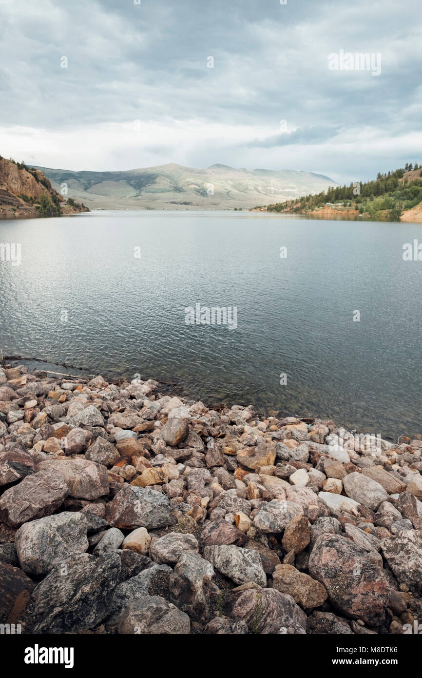 Vista panoramica di Dillon serbatoio, Silverthorne, Colorado, STATI UNITI D'AMERICA Foto Stock