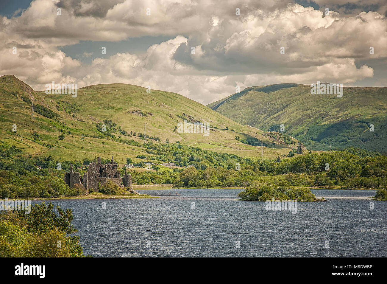 Kilchurn Castle, rovinata sulla struttura quattrocentesca sulle rive di Loch Awe, in Argyll and Bute, Scozia. Foto Stock