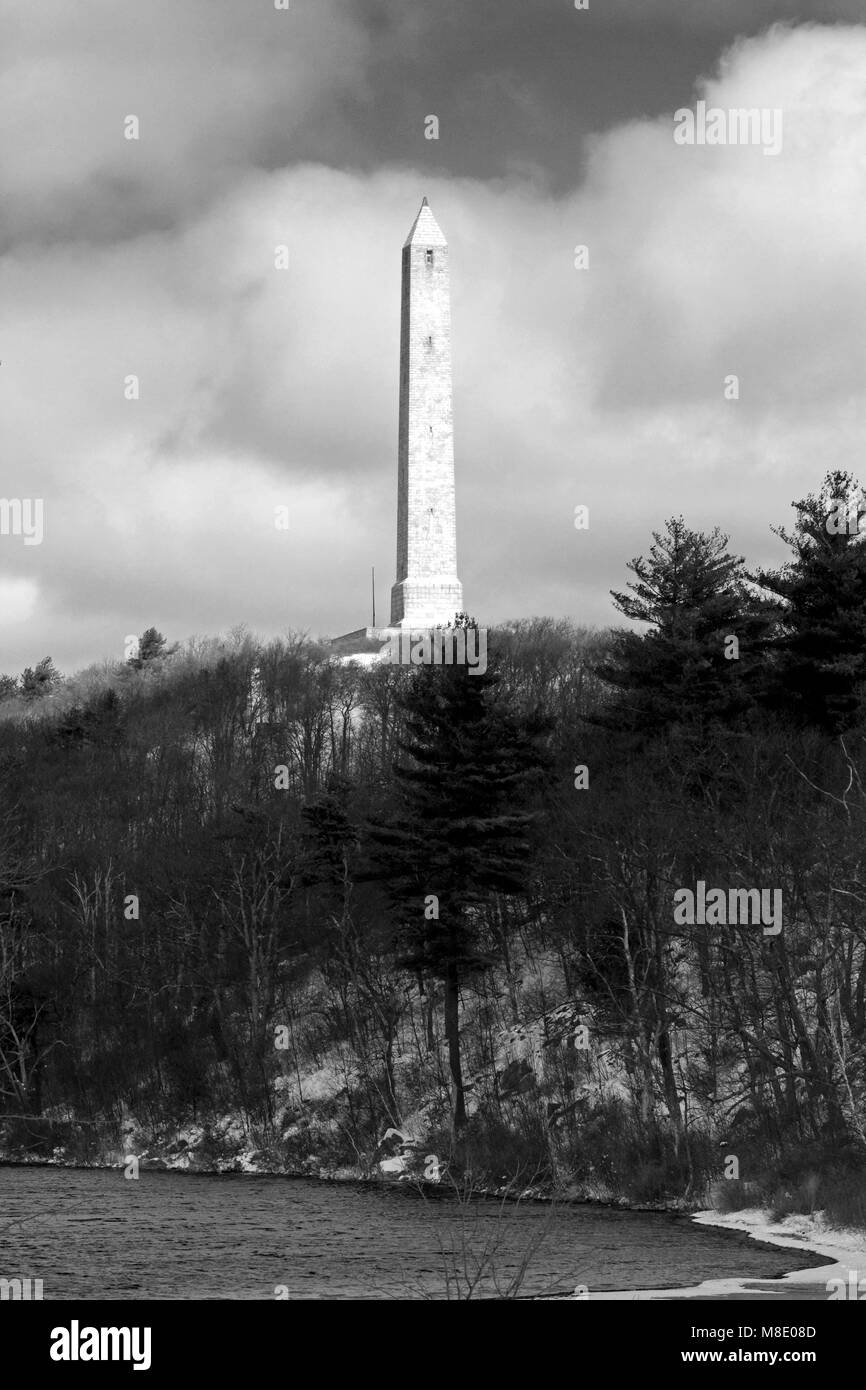 Il punto più alto monumento, Montague, New Jersey segna la massima elevazione nel New Jersey a 1,803 metri sopra il livello del mare. Foto Stock