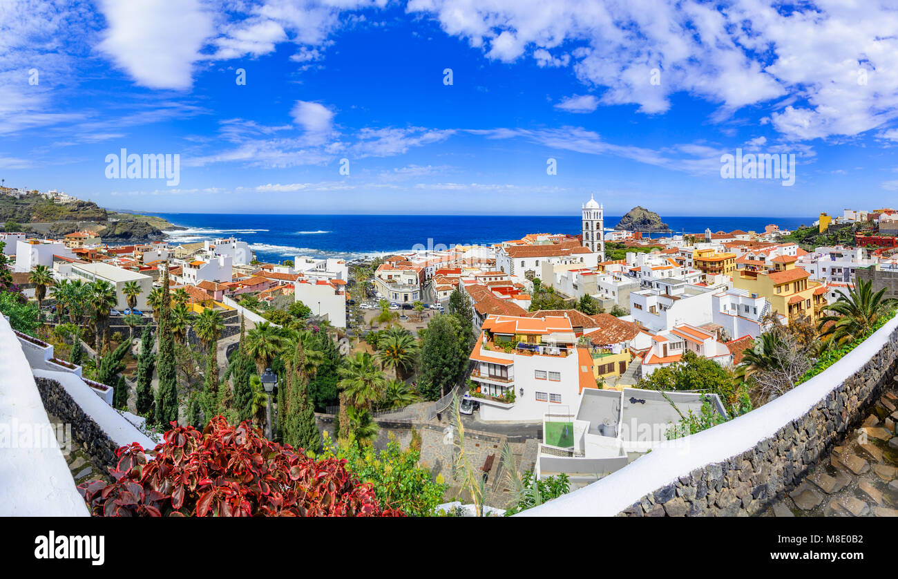 A Garachico, Tenerife, Isole canarie, Spagna: Panoramica della coloratissima e bellissima città di Garachico. Foto Stock