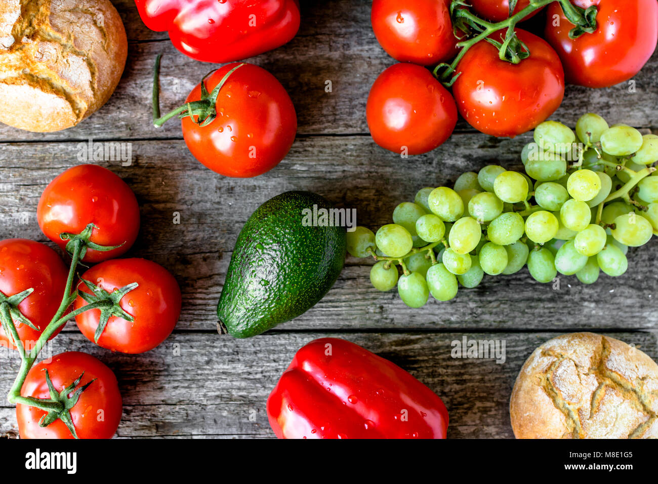 Sana colazione ingredienti di alimenti vegetariani, la frutta e la verdura Foto Stock