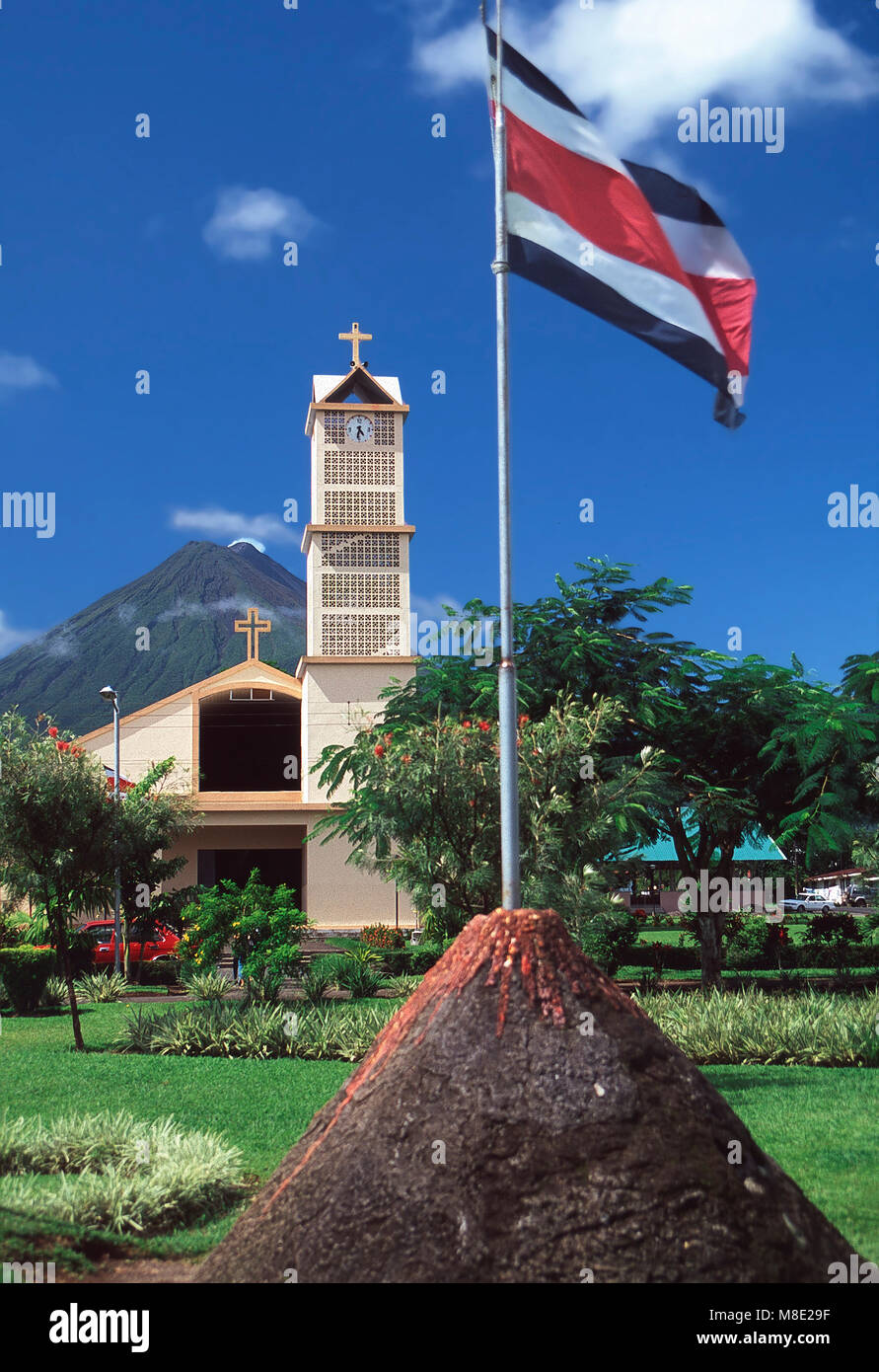 La Fortuna de San Carlos con il Vulcano Arenal in background,Costa Rica Foto Stock