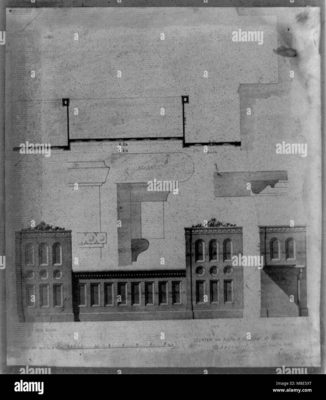Un'immagine storica di un banco usato nell'ufficio del Sergente d'armi. L'ufficio svolge un ruolo cruciale nel mantenere l'ordine negli organi legislativi e il contatore riflette l'impostazione storica della governance. Foto Stock
