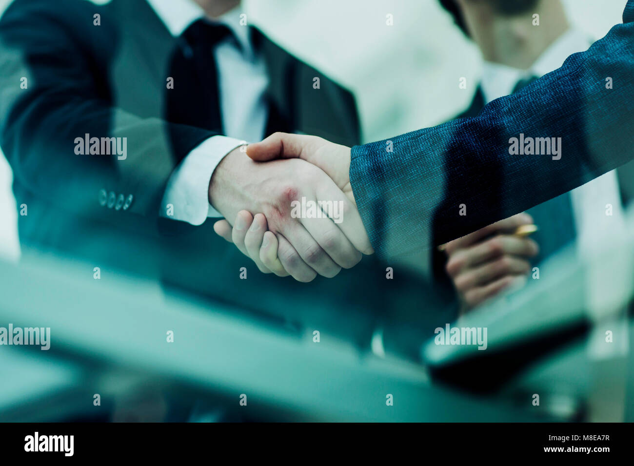 Concetto di partnership - stretta di mano del partner aziendale Foto Stock