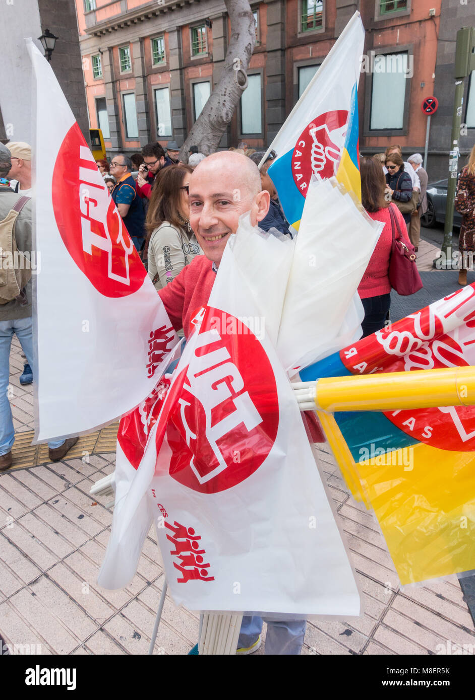 Gran Canaria Isole Canarie Spagna. Il 17 marzo 2018. Migliaia di persone si prendono per le strade di Las Palmas de Gran Canaria - e in tutta la Spagna - a protestare per una pensione decente. Credito: ALAN DAWSON/Alamy Live News Foto Stock