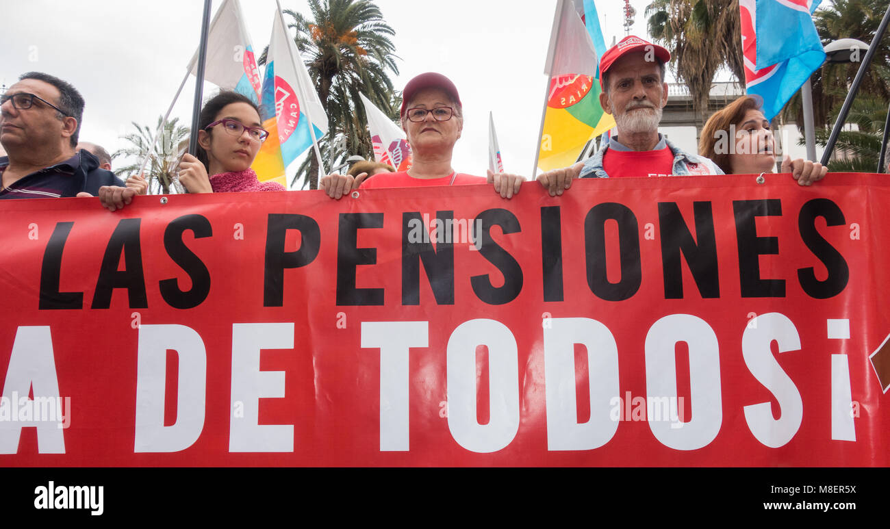 Gran Canaria Isole Canarie Spagna. Il 17 marzo 2018. Migliaia di persone si prendono per le strade di Las Palmas de Gran Canaria - e in tutta la Spagna - a protestare per una pensione decente. Credito: ALAN DAWSON/Alamy Live News Foto Stock