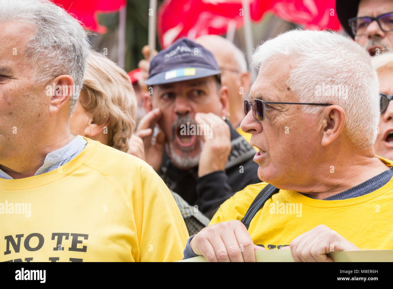 Gran Canaria Isole Canarie Spagna. Il 17 marzo 2018. Migliaia di persone si prendono per le strade di Las Palmas de Gran Canaria - e in tutta la Spagna - a protestare per una pensione decente. Credito: ALAN DAWSON/Alamy Live News Foto Stock