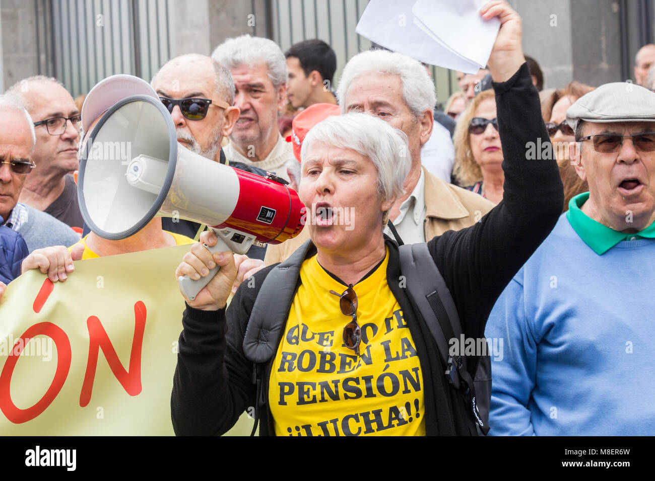 Gran Canaria Isole Canarie Spagna. Il 17 marzo 2018. Migliaia di persone si prendono per le strade di Las Palmas de Gran Canaria - e in tutta la Spagna - a protestare per una pensione decente. Credito: ALAN DAWSON/Alamy Live News Foto Stock