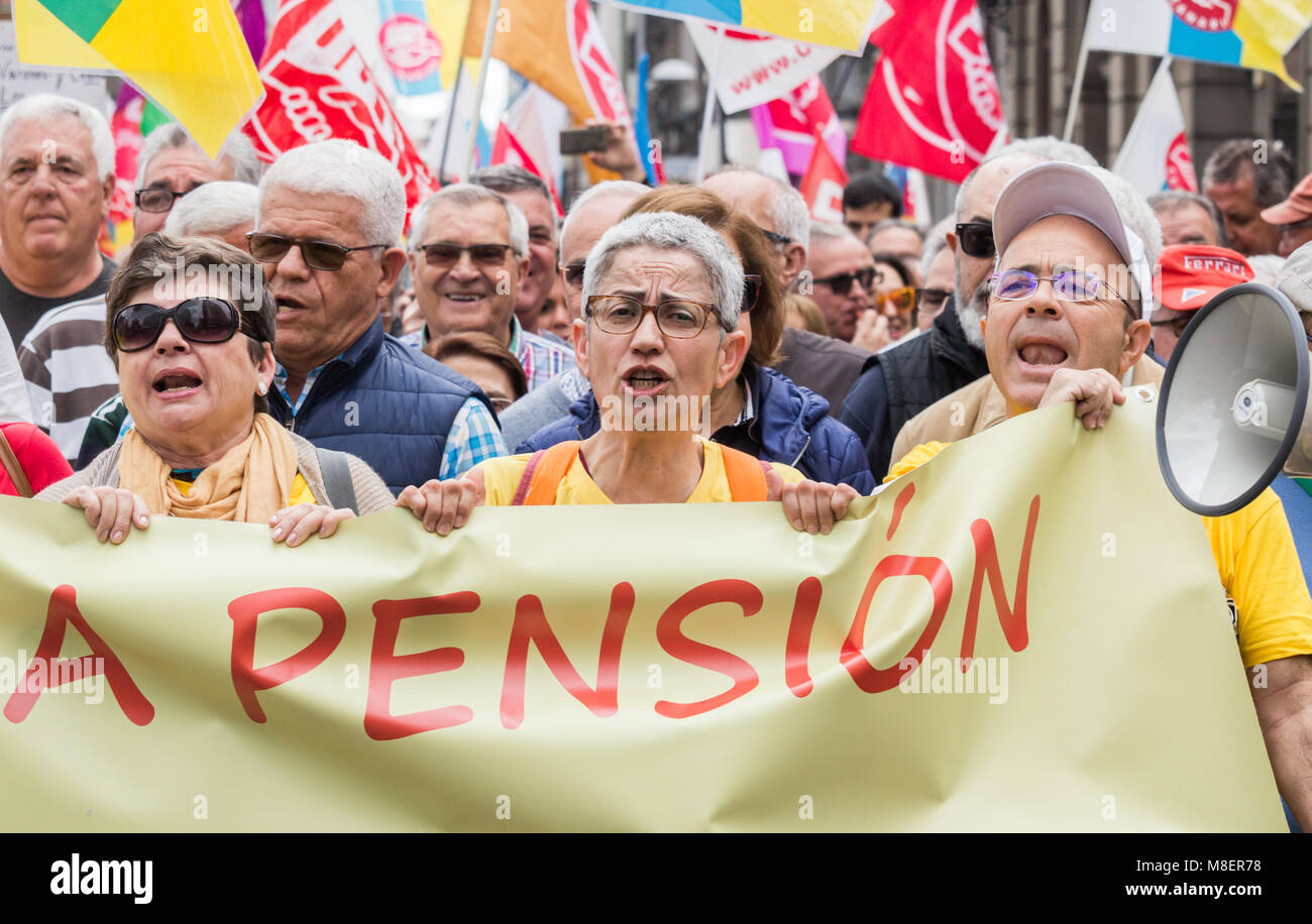 Gran Canaria Isole Canarie Spagna. Il 17 marzo 2018. Migliaia di persone si prendono per le strade di Las Palmas de Gran Canaria - e in tutta la Spagna - a protestare per una pensione decente. Credito: ALAN DAWSON/Alamy Live News Foto Stock