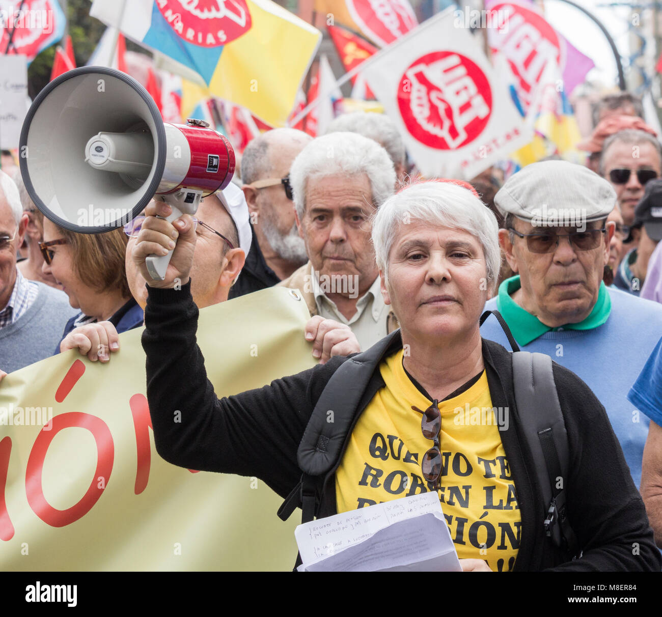 Gran Canaria Isole Canarie Spagna. Il 17 marzo 2018. Migliaia di persone si prendono per le strade di Las Palmas de Gran Canaria - e in tutta la Spagna - a protestare per una pensione decente. Credito: ALAN DAWSON/Alamy Live News Foto Stock