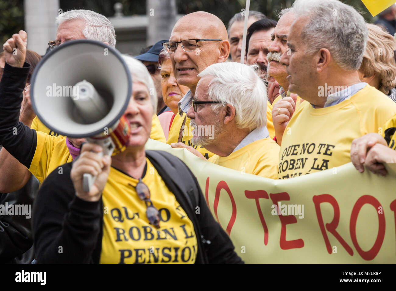 Gran Canaria Isole Canarie Spagna. Il 17 marzo 2018. Migliaia di persone si prendono per le strade di Las Palmas de Gran Canaria - e in tutta la Spagna - a protestare per una pensione decente. Credito: ALAN DAWSON/Alamy Live News Foto Stock