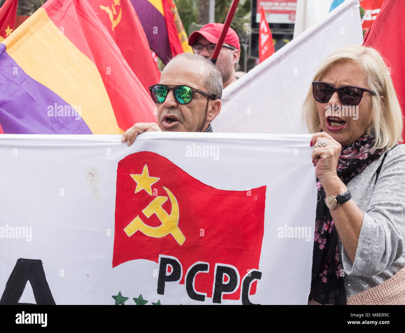 Gran Canaria Isole Canarie Spagna. Il 17 marzo 2018. Migliaia di persone si prendono per le strade di Las Palmas de Gran Canaria - e in tutta la Spagna - a protestare per una pensione decente. Credito: ALAN DAWSON/Alamy Live News Foto Stock