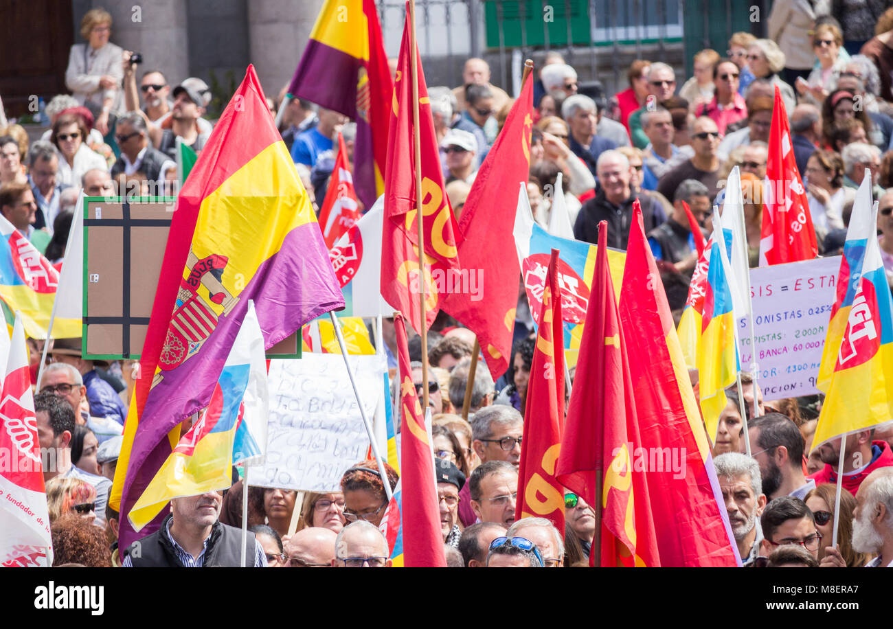 Gran Canaria Isole Canarie Spagna. Il 17 marzo 2018. Migliaia di persone si prendono per le strade di Las Palmas de Gran Canaria - e in tutta la Spagna - a protestare per una pensione decente. Credito: ALAN DAWSON/Alamy Live News Foto Stock