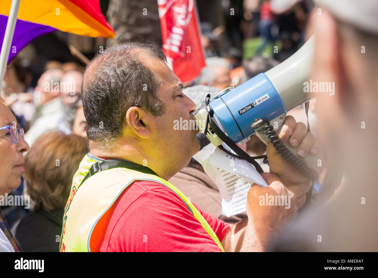 Gran Canaria Isole Canarie Spagna. Il 17 marzo 2018. Migliaia di persone si prendono per le strade di Las Palmas de Gran Canaria - e in tutta la Spagna - a protestare per una pensione decente. Credito: ALAN DAWSON/Alamy Live News Foto Stock