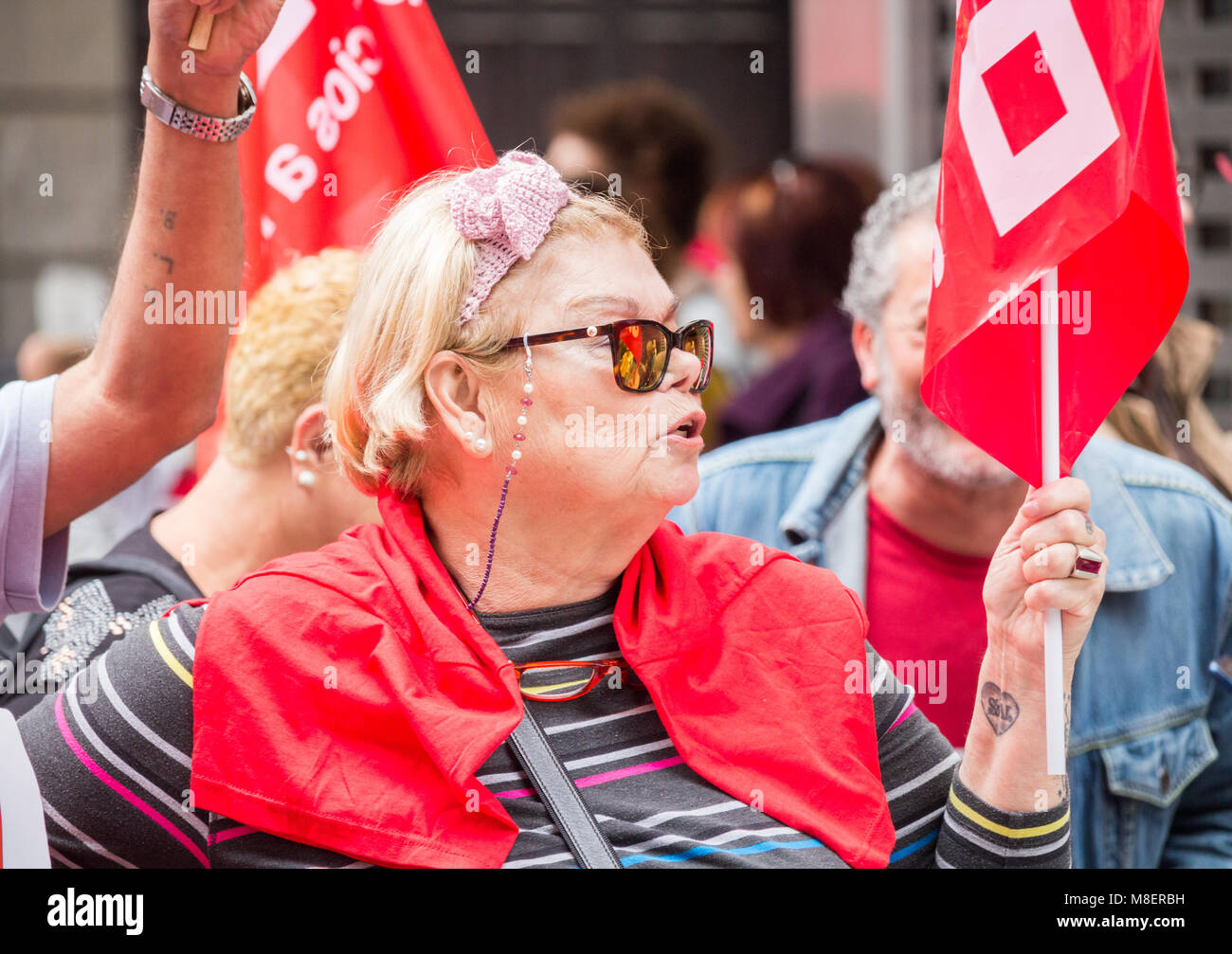 Gran Canaria Isole Canarie Spagna. Il 17 marzo 2018. Migliaia di persone si prendono per le strade di Las Palmas de Gran Canaria - e in tutta la Spagna - a protestare per una pensione decente. Credito: ALAN DAWSON/Alamy Live News Foto Stock