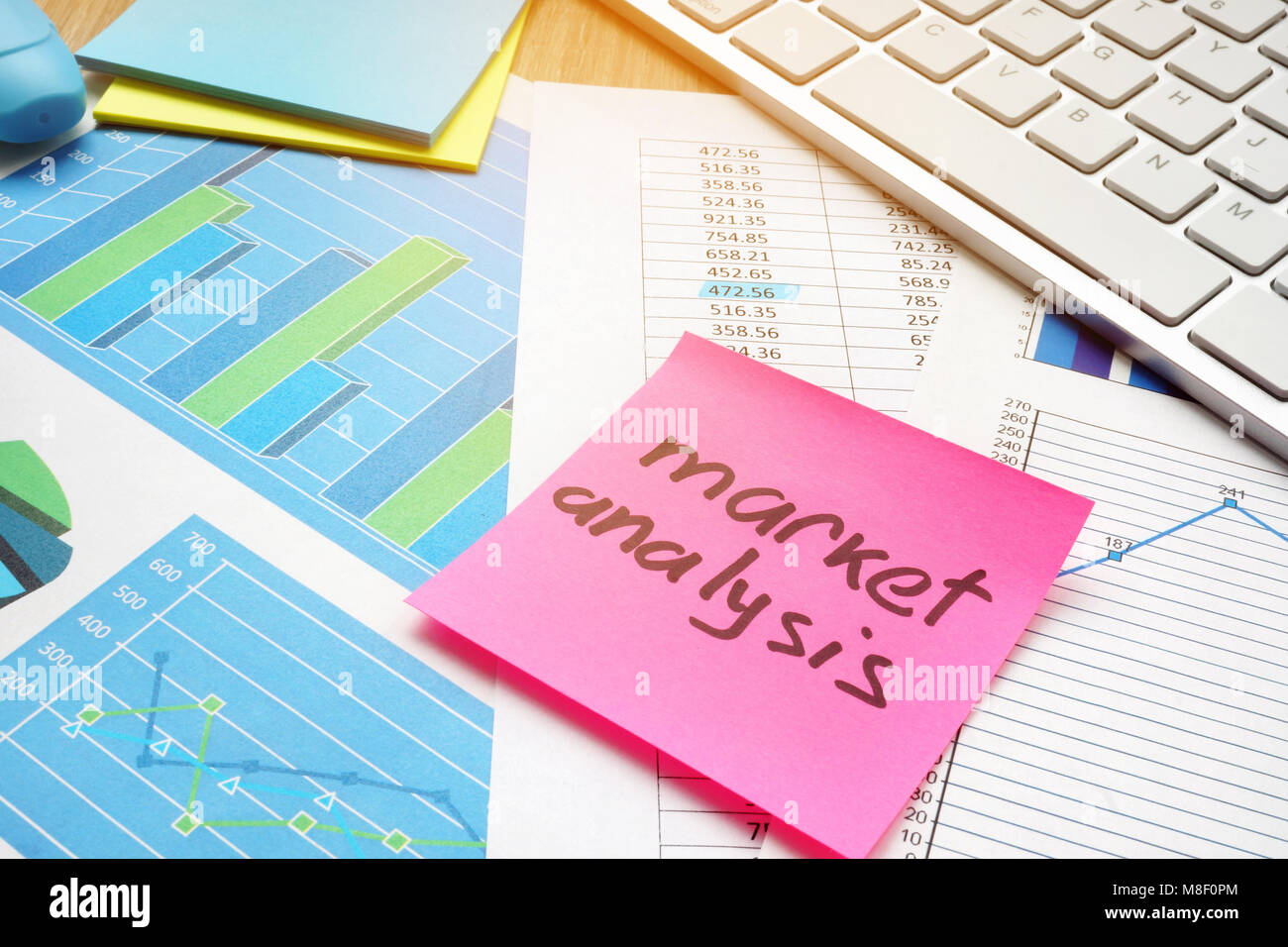 Stick con word analisi di mercato. Foto Stock