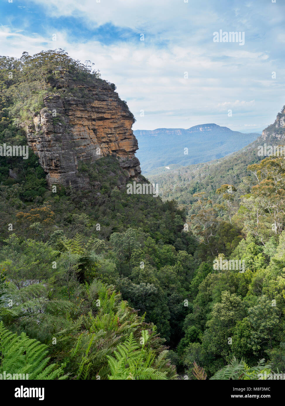 Australia, Nuovo Galles del Sud, Wentworth Falls, orizzonte su montagne sulla giornata di sole Foto Stock