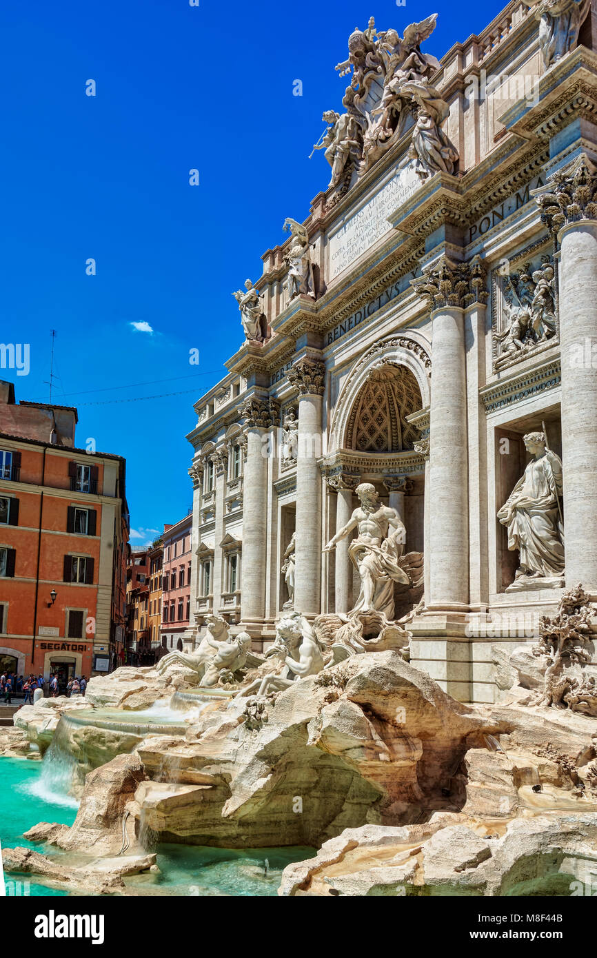 Foro Romano, Roma, Italia - 17 Maggio 2017: Vista della facciata della bellissima Fontana di Trevi a Roma. Foto Stock