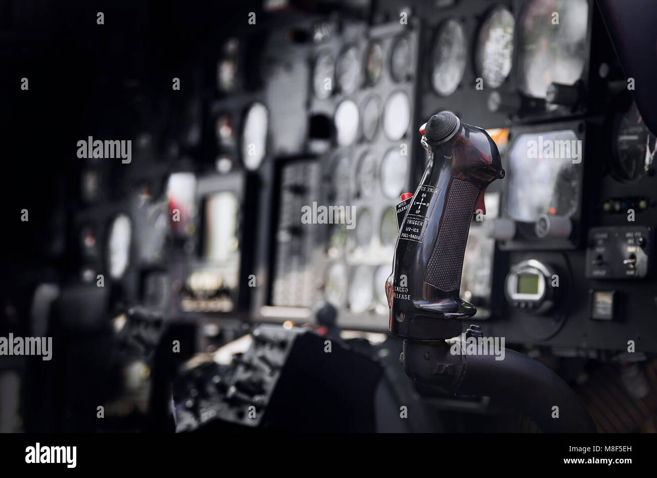 13 Gennaio 2018,Nakornrachasima,Thailandia. close up controler di vecchi elicottero nel buio luce Foto Stock