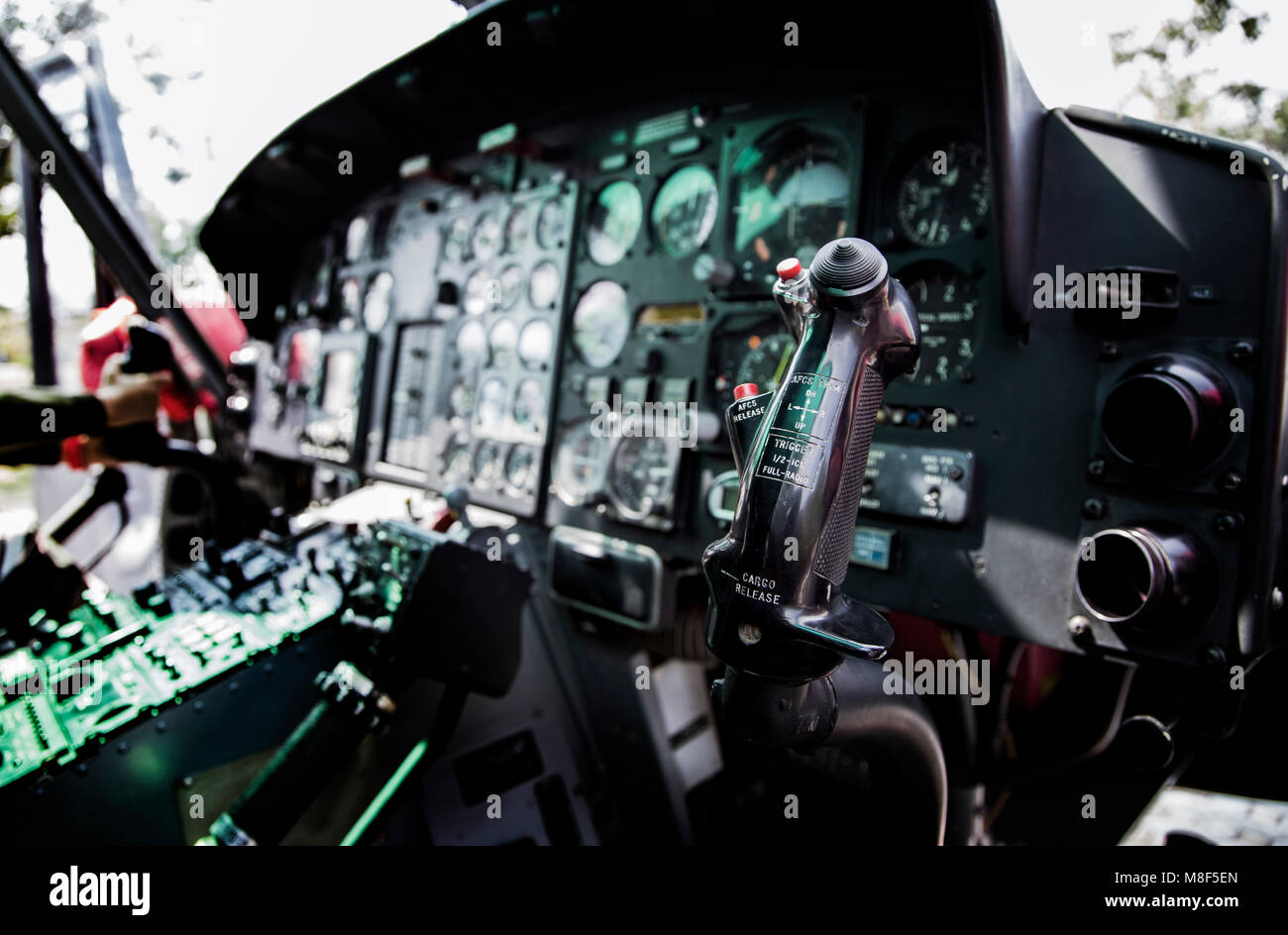 13 Gennaio 2018,Nakornrachasima,Thailandia. close up controler di vecchi elicottero nel buio luce Foto Stock