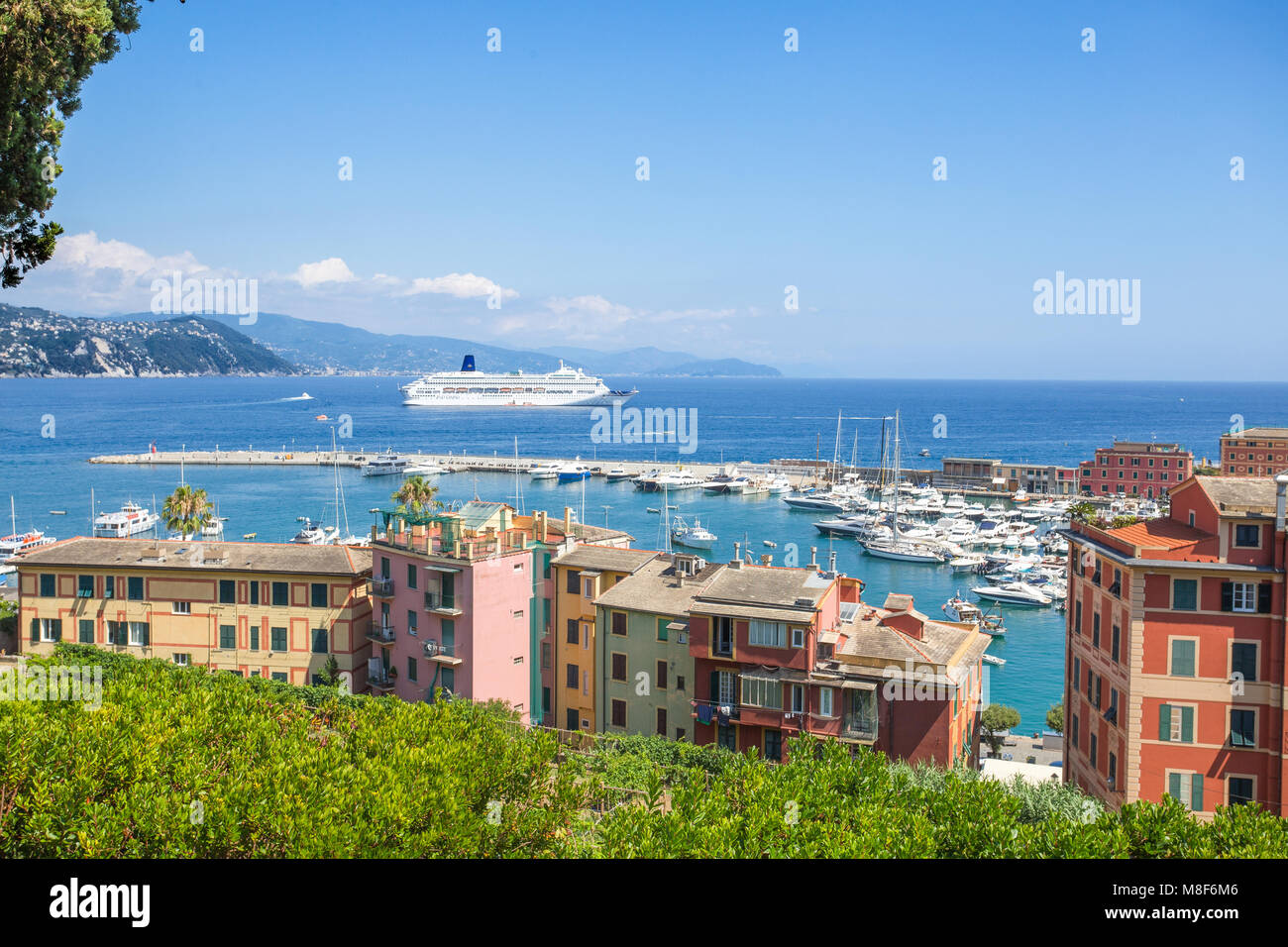 SANTA MARGHERITA LIGURE, Italia, Luglio 12, 2017 - Vista del porto di Santa Margherita Ligure, la provincia di Genova, riviera ligure, Italia. Foto Stock