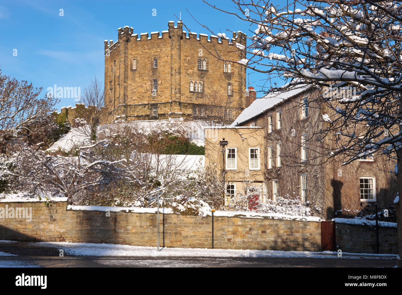 Durham Castle mantenere Durham Tyne and Wear Inghilterra in inverno Foto Stock