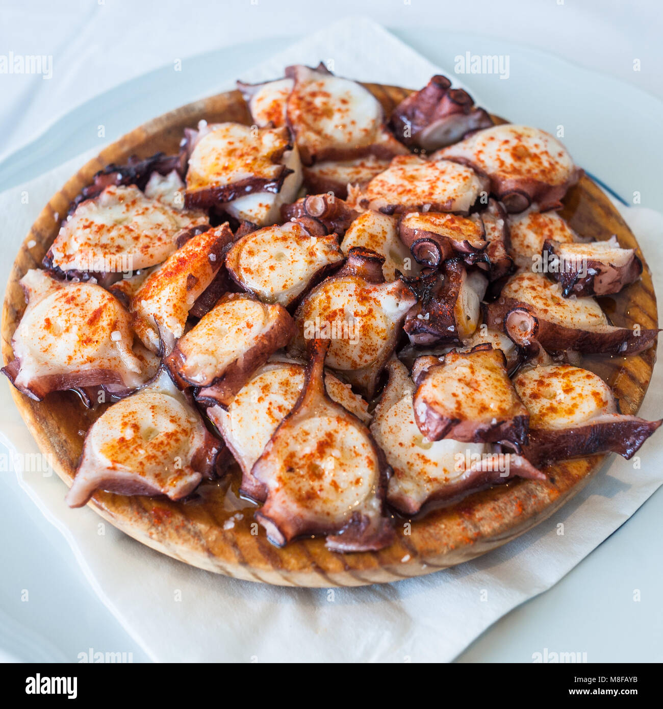 Stile galiziano octopus, pulpo a la gallega Foto Stock