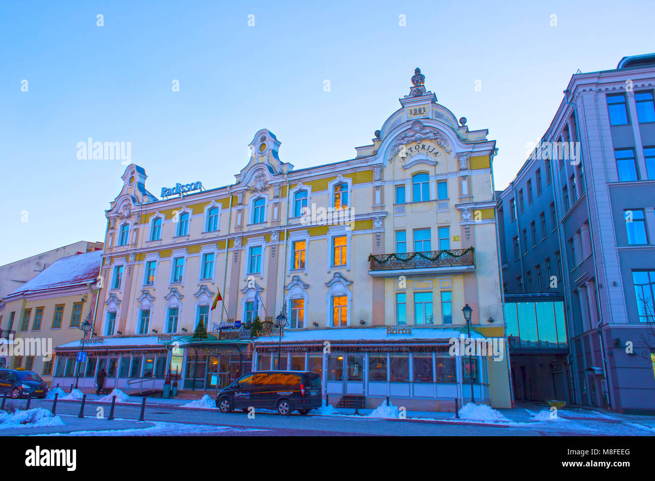 VIlnius, Lituania - 05 Gennaio 2017: Il Astorija hotel di Vilnius, Lituania. Radisson Blu Hotel Resorts, parte del Rezidor Hotel Group, gestisce attualmente oltre 230 hotel in tutto il mondo. Foto Stock