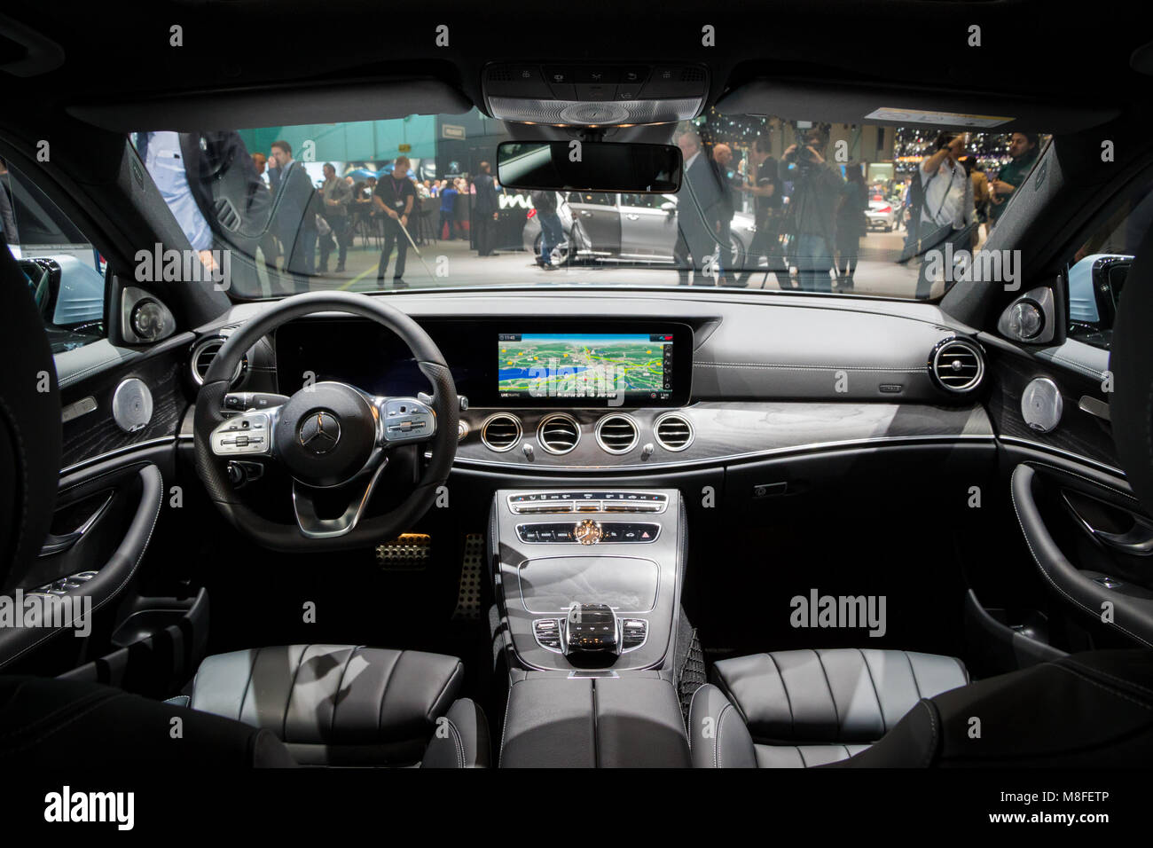 Ginevra, Svizzera - Marzo 7, 2018: interno della nuova Mercedes Benz E300 ibrido Diesel auto presentata all'88Geneva International Motor Show. Foto Stock